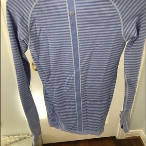 LuluLemon Size 4 Swiftly Tech Long Sleeve